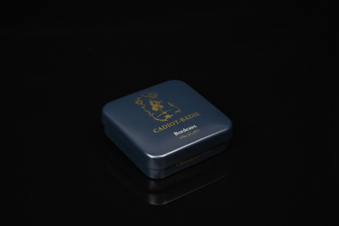 正方罐