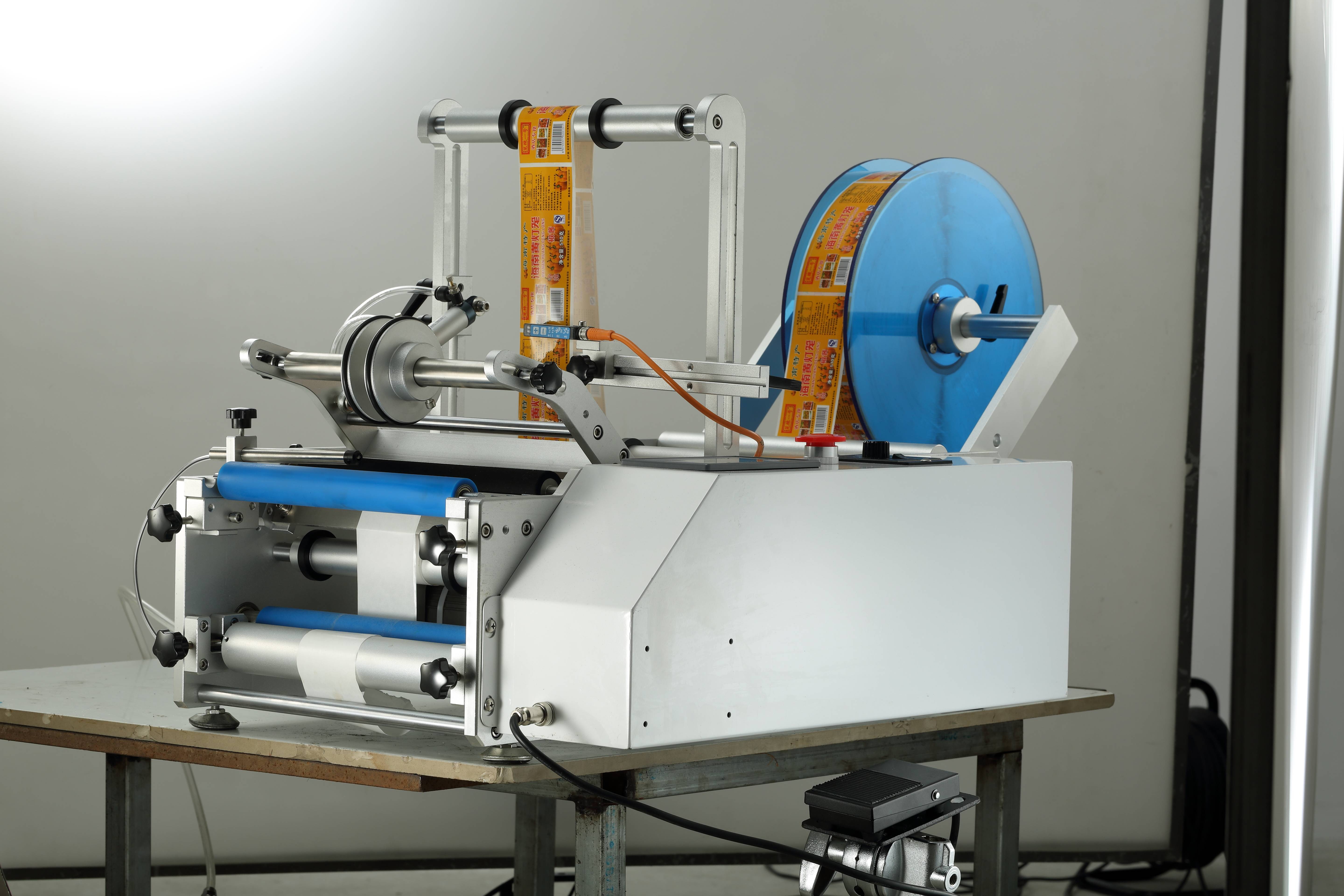 半自动气动贴标机