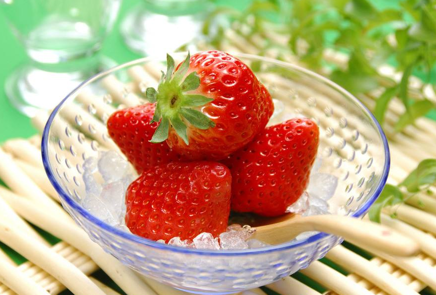 吃草莓有哪些方面的好处？  