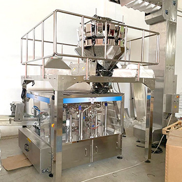 Solid products pouch packaging machine