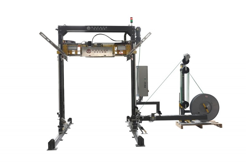 The strapping machine with short corner board applicator