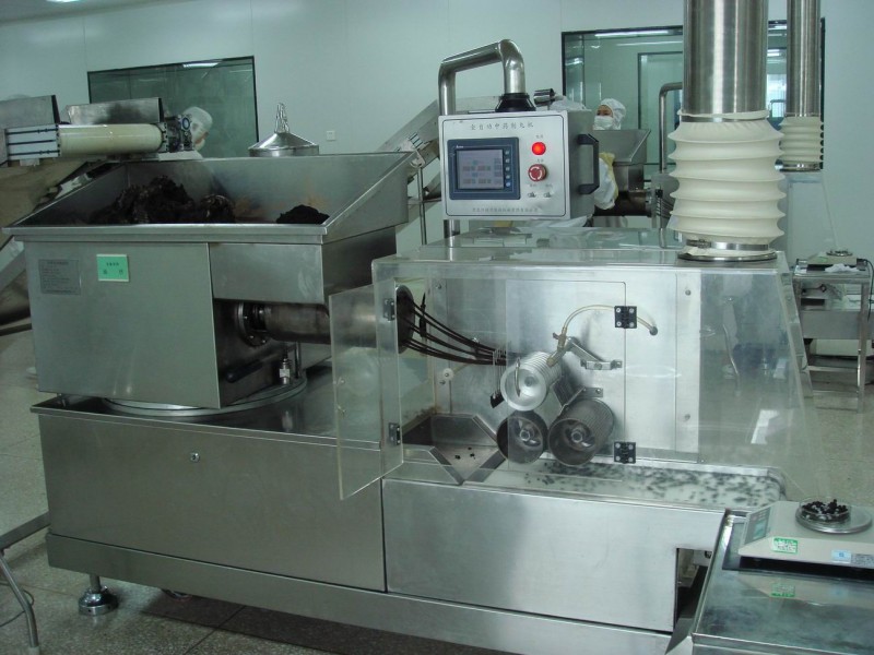 Automatic pill making machine for traditional Chinese medicine