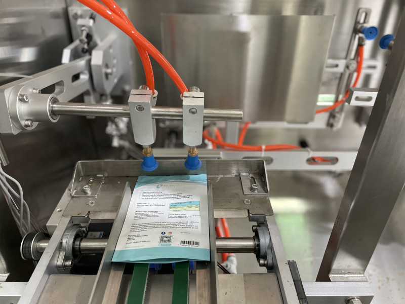 Linear packing machine