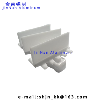 Special anti-skid chain baffle chain for flexible chain transport aircraft