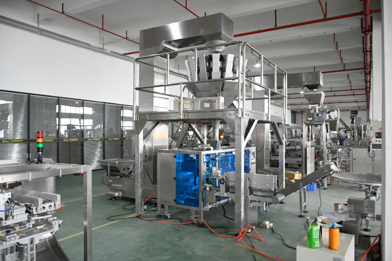 Roasted Salted Almond Stand up Pouch Automatic Filling and Packaging Machine With Armrest Platform